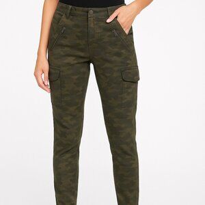 Wish List  green Camo Cargo Jeans  pockets zip button Size S